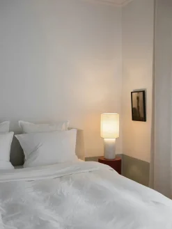 The Eight Over Eight Lamp Small, white marble fra Louise Roe