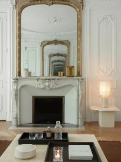 The Eight Over Eight Lamp Small, beige travertine fra Louise Roe