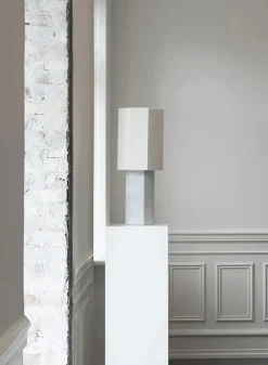 The Eight Over Eight Lamp Large, white marble fra Louise Roe