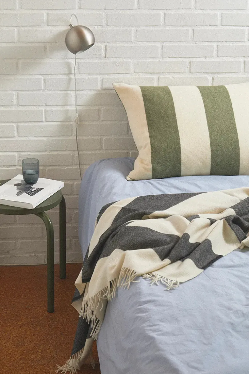 The Sweater Cushion, orange fra Silkeborg Uldspinderi
