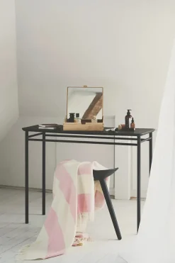 The Sweater Plaid, black fra Silkeborg Uldspinderi