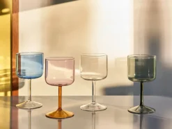 Tint Wine Glass fra Hay
