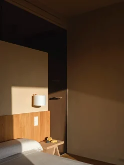 TMM Corto Væglampe, valnød fra Santa and Cole