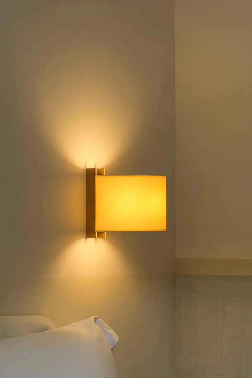 TMM Corto Væglampe, valnød fra Santa and Cole