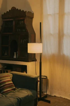 TMM Gulvlampe, sort eg fra Santa and Cole