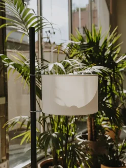 TMM Gulvlampe, valnød fra Santa and Cole