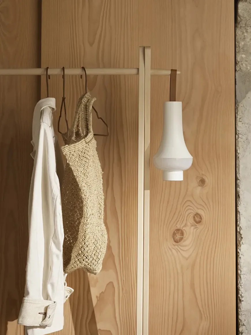 Tomoshi Portable, white fra Louis Poulsen