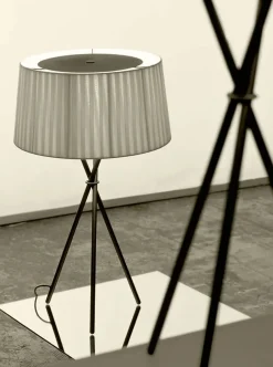 Tripode Bordlampe, red amber fra Santa and Cole