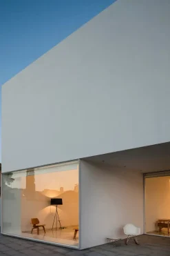 Tripode Gulvlampe fra Santa and Cole, sort (G5)