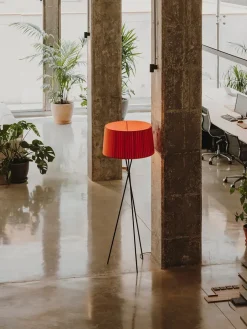 Tripode Gulvlampe fra Santa and Cole, terracotta (G5)