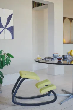 Variable balans stol, dark brown wood/revive 194 fra Variér