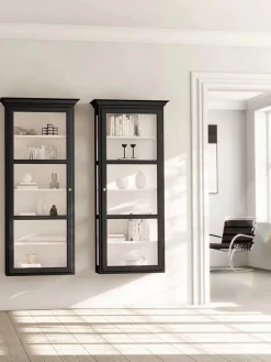 Væghængt Vitrineskab Classic V4, hvid fra Lindebjerg Design