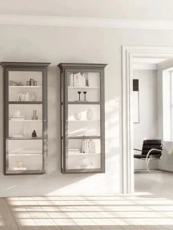 Væghængt Vitrineskab Classic V4, sort fra Lindebjerg Design