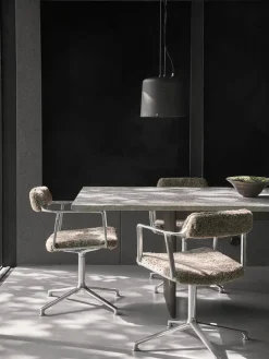 VIPP452 Swivel Chair, dark sand fra Vipp