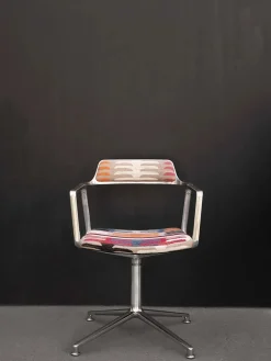 VIPP452 Swivel Chair, dark sand fra Vipp