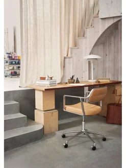 VIPP453 Swivel+ Chair, dark sand tekstil fra Vipp