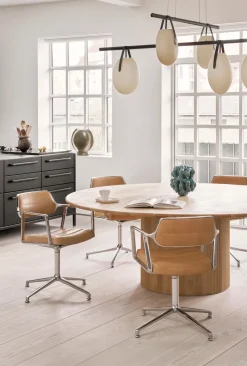 VIPP453 Swivel Chair, Light Grey, Special Edition fra VIPP