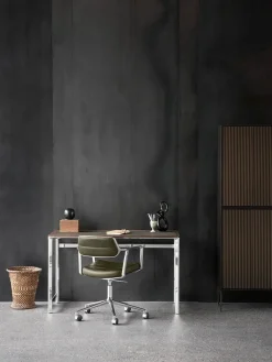 VIPP453 Swivel+ Chair m/hjul, bosco grøn læder fra Vipp