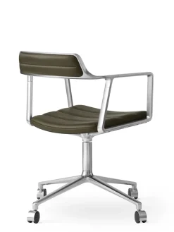 VIPP452 Swivel Chair m/hjul, dark sand fra Vipp