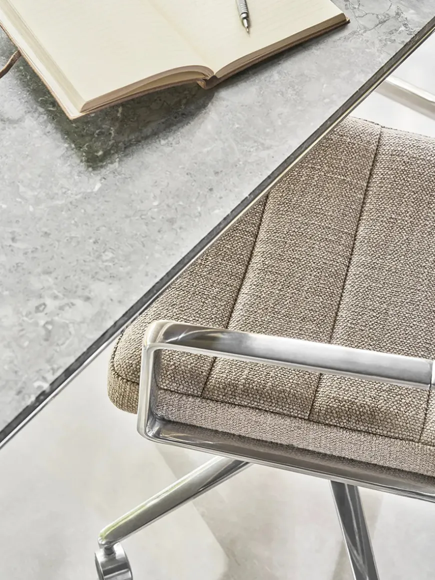 VIPP453 Swivel+ Chair m/sort stel & hjul, sort læder fra Vipp