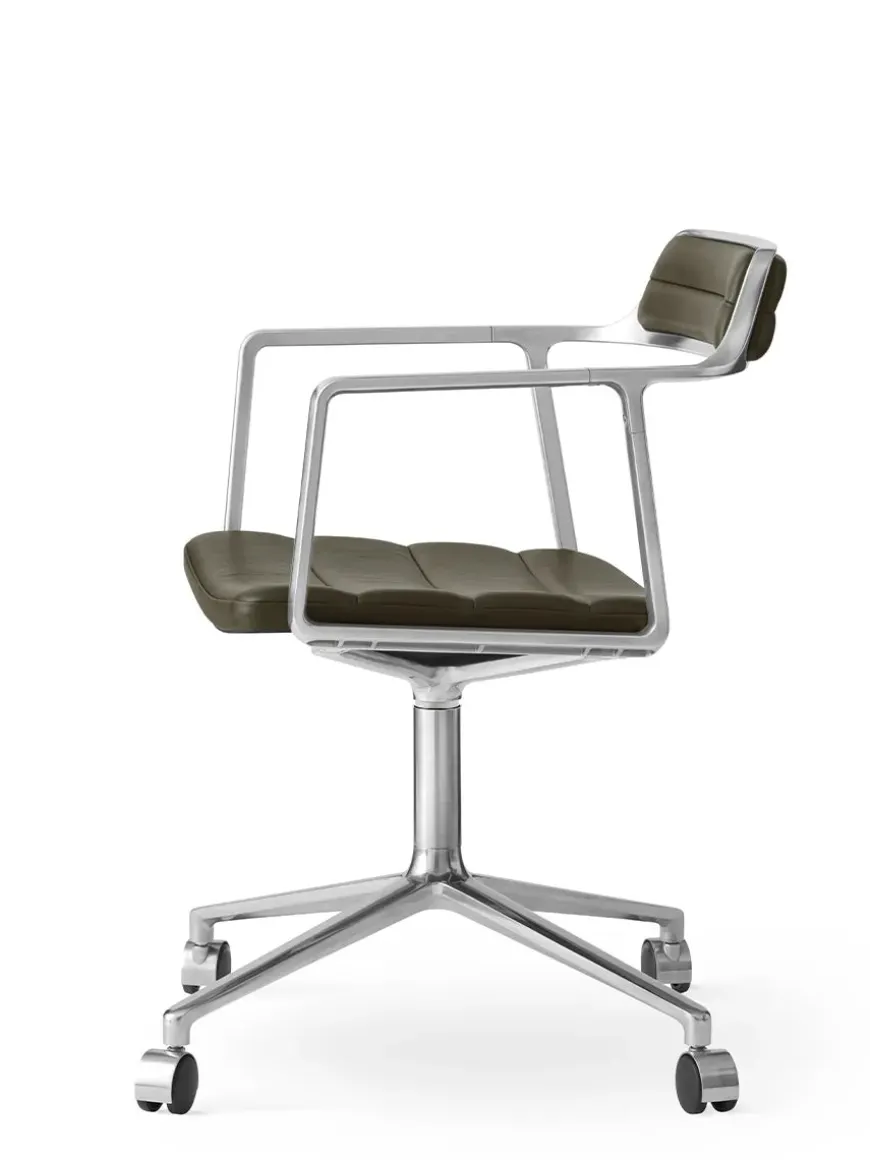 VIPP452 Swivel Chair m/sort stel & hjul, sort læder fra Vipp