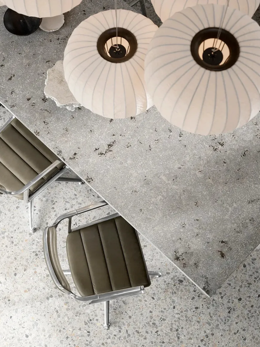 VIPP452 Swivel Chair m/sort stel, sort læder fra Vipp