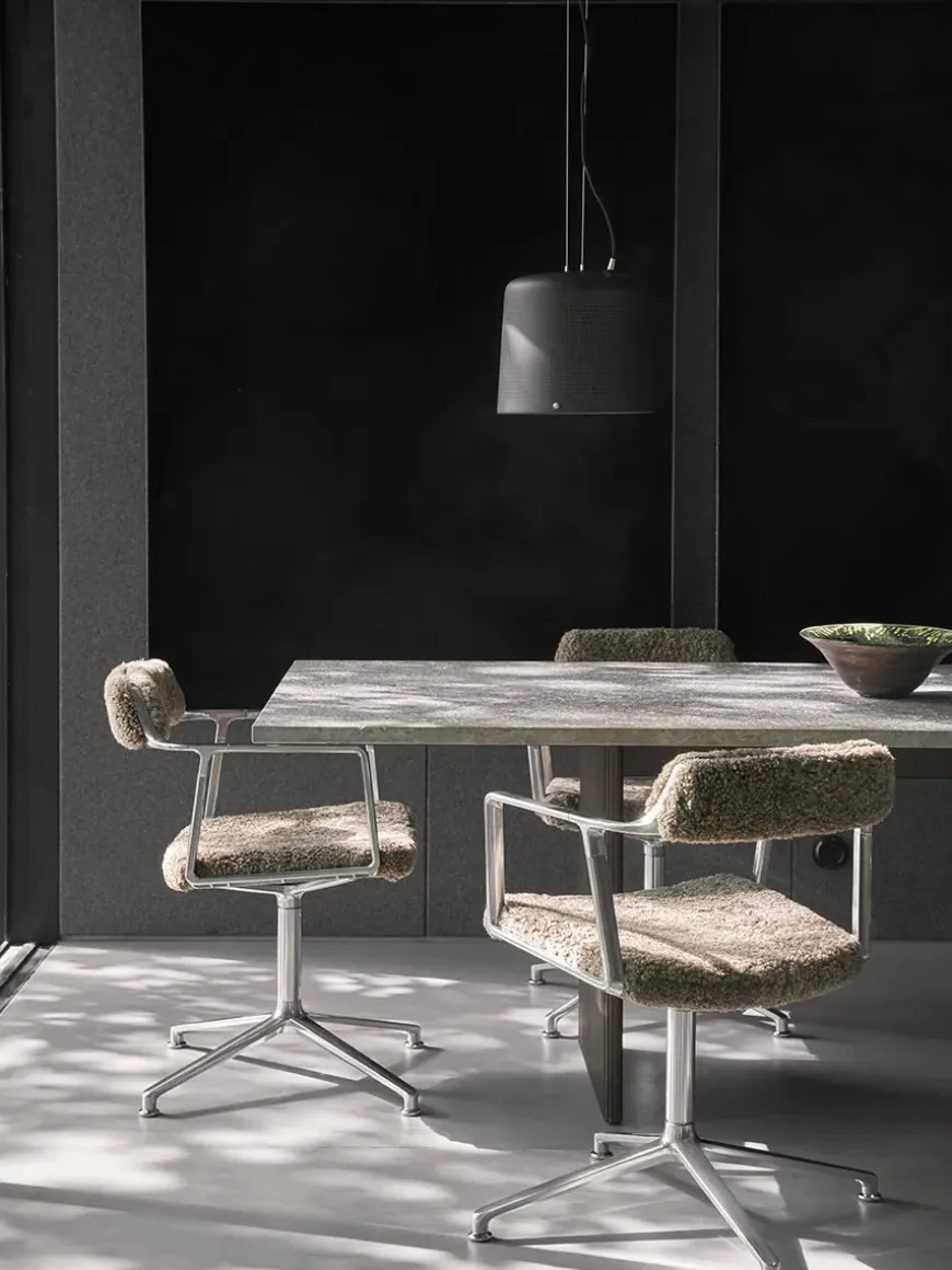 VIPP452 Swivel Chair m/sort stel, sort læder fra Vipp