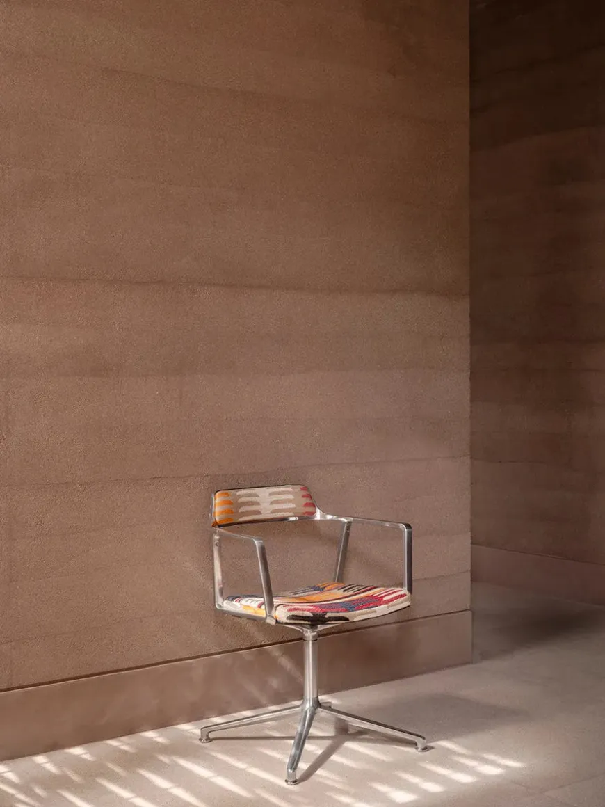 VIPP452 Swivel Chair m/sort stel, sort læder fra Vipp