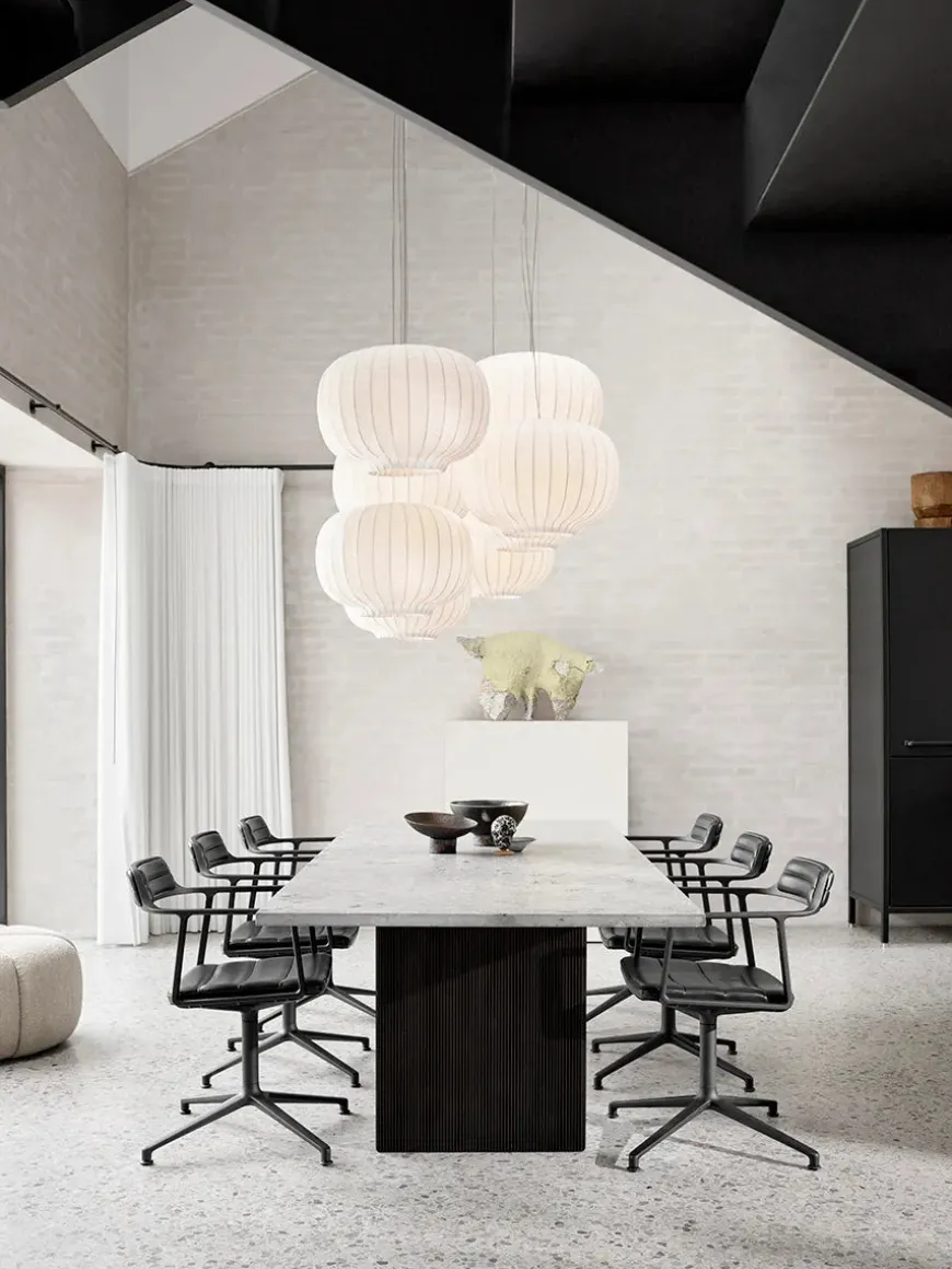 VIPP452 Swivel Chair, sort læder fra Vipp