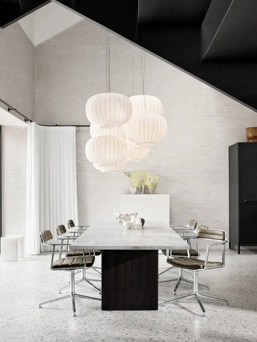 VIPP452 Swivel Chair, sort læder fra Vipp