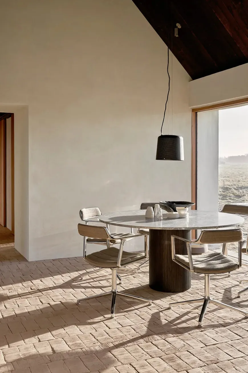 VIPP452 Swivel Chair, sort læder fra Vipp