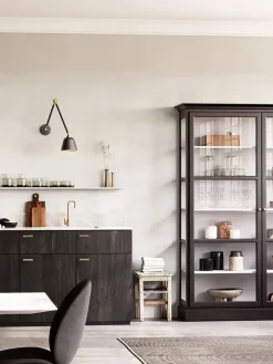 Vitrineskab Classic V2, antracit fra Lindebjerg Design