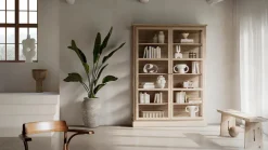 Vitrineskab N2, light oak fra Lindebjerg Design