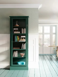 Vitrineskab N1, light oak fra Lindebjerg Design