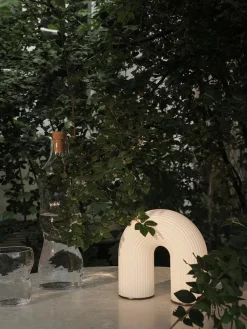 Vuelta bordlampe fra Ferm Living