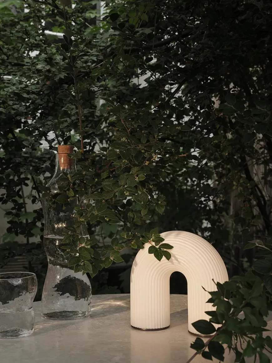 Vuelta bordlampe fra Ferm Living