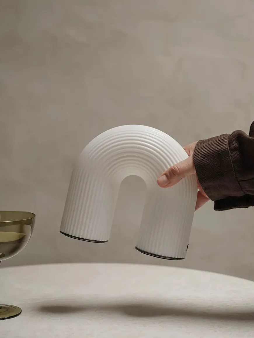 Vuelta bordlampe fra Ferm Living