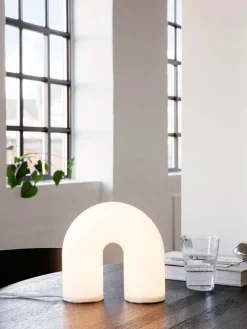 Vuelta bordlampe fra Ferm Living