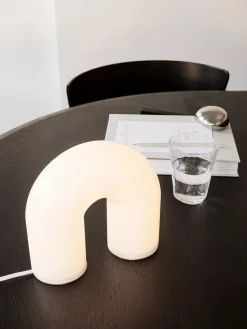 Vuelta bordlampe fra Ferm Living