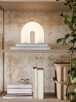 Vuelta Floor Lamp fra Ferm Living