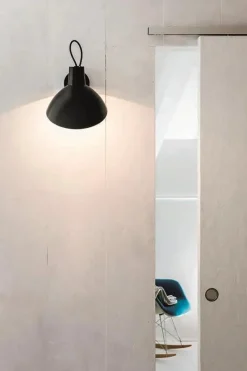 VV Cinquanta væglampe fra Astep