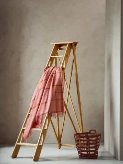 Warp & Weft Plaid, beetroot/midnight fra Silkeborg Uldspinderi