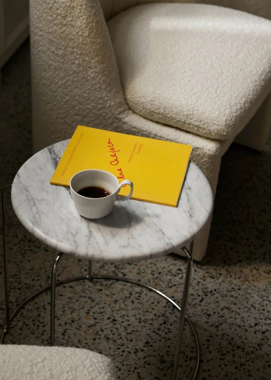 Wire Stool Marble Top VP11 af Verner Panton