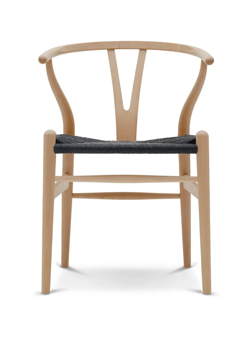 Y-stol CH24, Bøg lak med sort flet af Hans J. Wegner