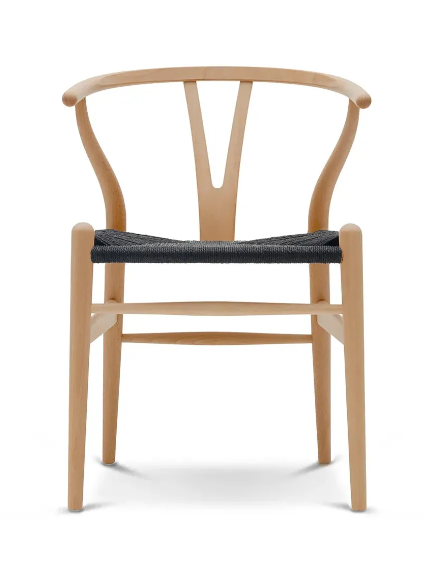 Y-stol CH24, Bøg sæbe med sort flet af Hans J. Wegner