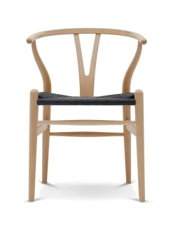 Y-stol CH24, Bøg sæbe med sort flet af Hans J. Wegner
