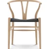 Y-stol CH24, Eg hvidolie med sort flet af Hans J. Wegner