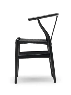 Y-stol CH24, Eg hvidolie med sort flet af Hans J. Wegner