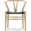 Y-stol CH24, Eg lak med sort flet af Hans J. Wegner