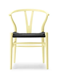 Y-stol CH24 Soft Barley med sort flet af Hans J. Wegner